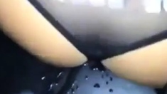 Milf Bagnata In Macchina