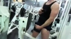 Masturbandose En El Gym