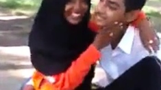 Malay- Awek Tudung Hijab Bermesraan