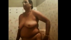 Desi Aunt spied on washing her chubby body