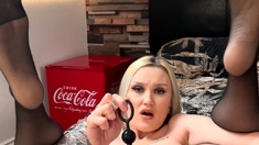 Sexy hottie Anetta Keys enjoys a solo toy masturbation