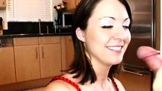 Brunette teen juicy blowjob ends with facial