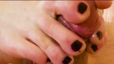 Amateur Girlfriend Gives Handjob With Facial Cumshot